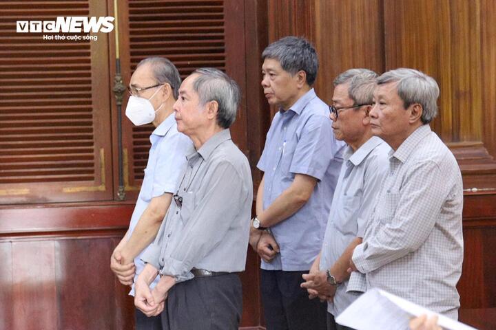 Các bị cáo tại phiên toà.