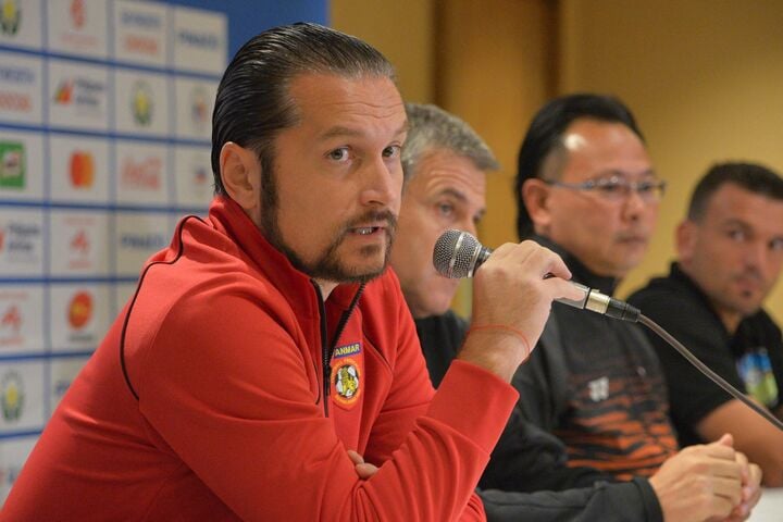 HLV Popov từng dẫn dắt Kelantan FC.