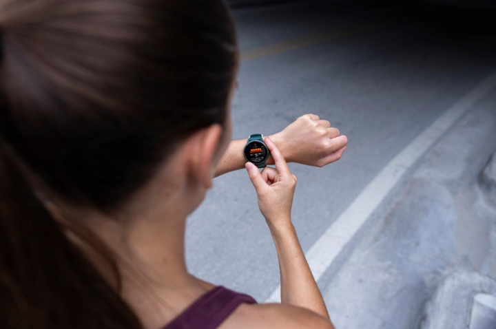 Đồng hồ thông minh Garmin vívoactive 6: Pin ‘trâu’, viền nhôm sang trọng - 2