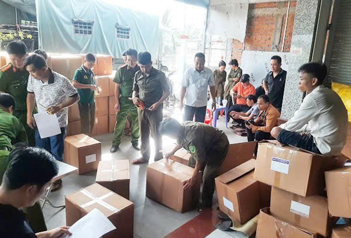 Toàn bộ số hàng không có giấy tờ hợp pháp, không rõ nguồn gốc xuất xứ.