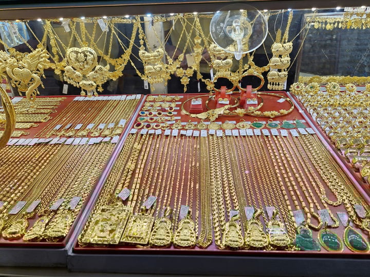 NHNN chi nhánh Khu vực 2 cam kết cấp chứng nhận kinh doanh vàng trang sức, mỹ nghệ với các thủ tục minh bạch, miễn phí. (Ảnh: H. Linh)