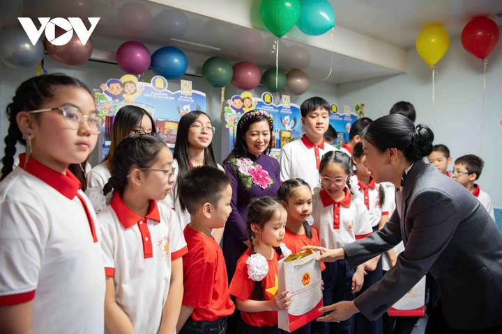 Phu nhân Ngô Phương Ly thăm lớp học tiếng Việt tại Belarus - 4