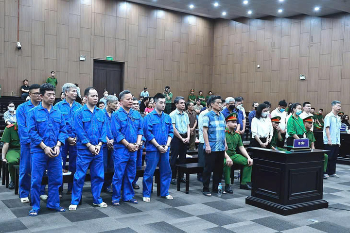 Các bị cáo tại toà.