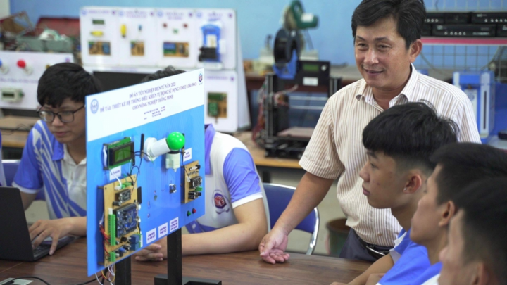 Thí sinh đạt tối thiểu 8 điểm Toán mới được đăng ký học ngành vi mạch bán dẫn. (Ảnh minh hoạ)