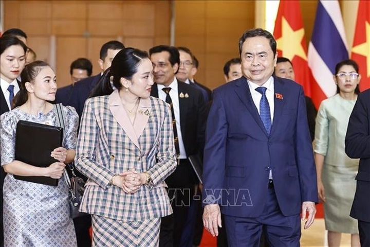 Chủ tịch Quốc hội Trần Thanh Mẫn và Thủ tướng Thái Lan Paetongtarn Shinawatra. (Ảnh: Doãn Tấn/TTXVN)