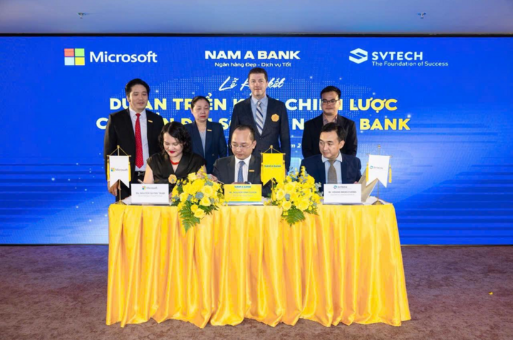 Đại diện Microsoft Việt Nam, Nam Á Bank, SVTECH ký hợp tác chiến lược tại sự kiện.