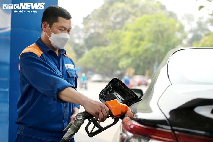 Giá xăng có thể quay đầu tăng từ chiều nay 15/5. (Ảnh: Minh Đức)