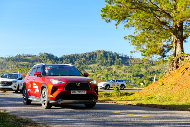 Khách hàng hưởng ưu đãi 50% lệ phí trước bạ khi mua Yaris Cross trong tháng 5.