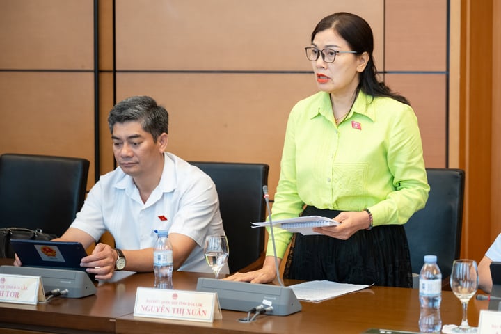 Đại biểu Nguyễn Thị Xuân phát biểu tại tổ chiều nay. (Ảnh: Quochoi.vn)
