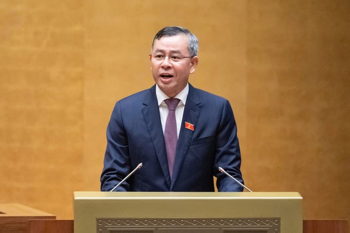 Tổng Kiểm toán nhà nước Ngô Văn Tuấn trình bày trước Quốc hội Báo cáo kiểm toán Quyết toán Ngân sách Nhà nước (NSNN) năm 2023. (Ảnh: Media Quốc hội)