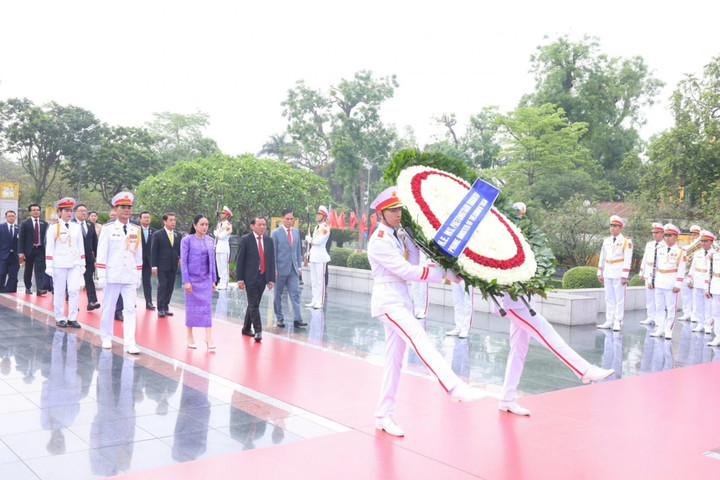 Thủ tướng Vương quốc Thái Lan Paetongtarn Shinawatra đến Hà Nội trưa 15/5, bắt đầu thăm chính thức Việt Nam, đồng chủ trì Kỳ họp lần thứ 4 Nội các chung Việt Nam - Thái Lan từ 15-16/5 theo lời mời của Thủ tướng Phạm Minh Chính.