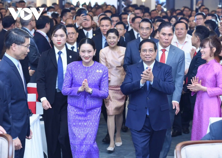 Thủ tướng Phạm Minh Chính và Thủ tướng Vương quốc Thái Lan Paetongtarn Shinawatra đồng chủ trì Diễn đàn doanh nghiệp Việt Nam - Thái Lan năm 2025.