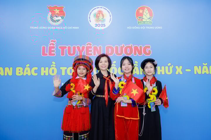Đồng hành trong kỳ đại hội hướng đến dịp kỷ niệm 135 năm ngày sinh Chủ tịch Hồ Chí Minh, bà Bùi Thị Hương – Giám đốc điều hành Vinamilk - cho biết, trẻ em luôn là nhóm đối tượng được Vinamilk đặc biệt quan tâm và chăm sóc. “Thông qua đại hội, Vinamilk cũng mong muốn các cháu thiếu nhi tiêu biểu của cả nước được tiếp cận với nguồn dinh dưỡng chất lượng quốc tế tốt nhất. Đây cũng là sự động viên về tinh thần từ Vinamilk đến các cháu và lan tỏa thông điệp thiếu nhi Việt Nam vững bước tiến vào kỷ nguyên mới”, bà Hương nói.