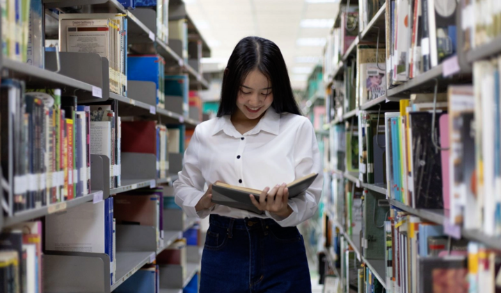 Lần đầu tiên nhân viên thư viện, y tế trường học được hưởng phụ cấp. (Ảnh minh hoạ)
