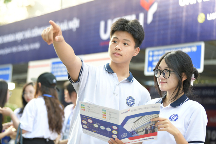 Thí sinh tham gia ngày hội tuyển sinh ngành Khoa học và Công nghệ.