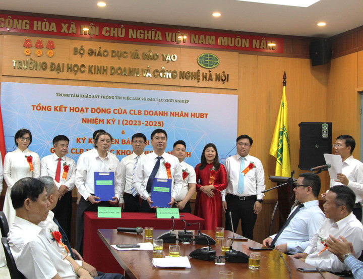 Ký kết biên bản ghi nhớ giữa câu lạc bộ doanh nhân HUBT với các khoa chuyên ngành.