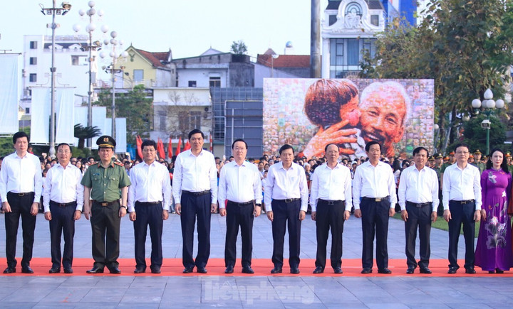 Tham dự buổi lễ có ông Nguyễn Đức Trung - Bí thư Tỉnh ủy; ông Lê Hồng Vinh- Chủ tịch UBND tỉnh Nghệ An; đại diện Thường trực Tỉnh ủy, Ủy viên Ban Thường vụ, Ủy viên Ban chấp hành Đảng bộ Tỉnh. Lãnh đạo các Sở, ban, ngành cấp tỉnh, các lực lượng vũ trang.