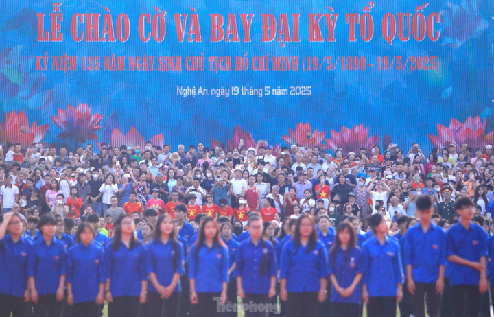 Và đông đảo bà con nhân dân, đoàn viên thanh niên tham dự.