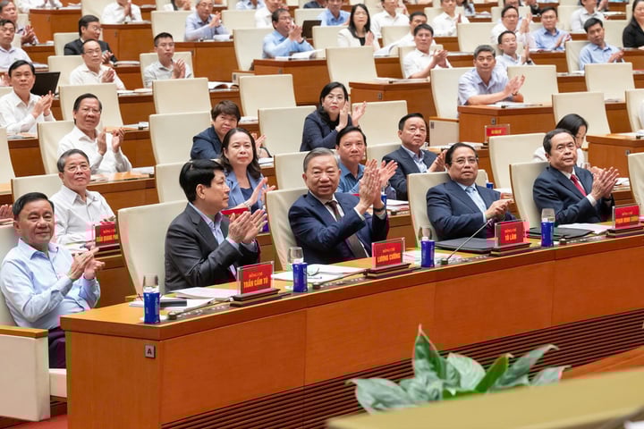 Tổng Bí thư Tô Lâm và các lãnh đạo Đảng, Nhà nước tham dự Hội nghị toàn quốc quán triệt, triển khai Nghị quyết Trung ương 11, hồi giữa tháng 4. (Ảnh: VGP)