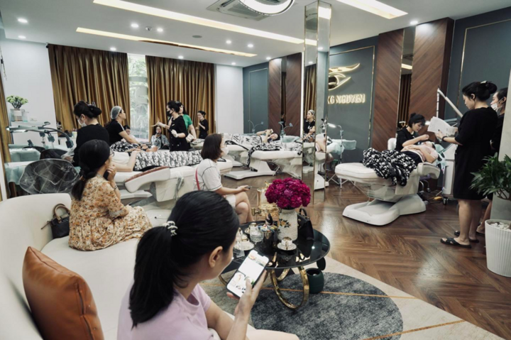 Không gian làm việc tại Thương Nguyễn Eyebrows Beauty.