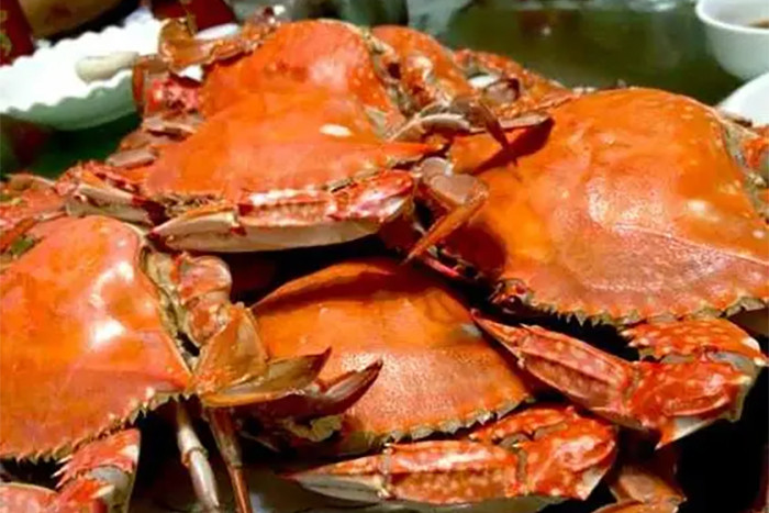 Nên tránh ăn món súp hải sản có kết hợp cua và táo đỏ. (Ảnh: Sohu)
