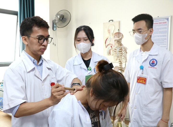 Thứ trưởng Y tế: Tổ chức thi đánh giá năng lực hành nghề y học cổ truyền từ 2027