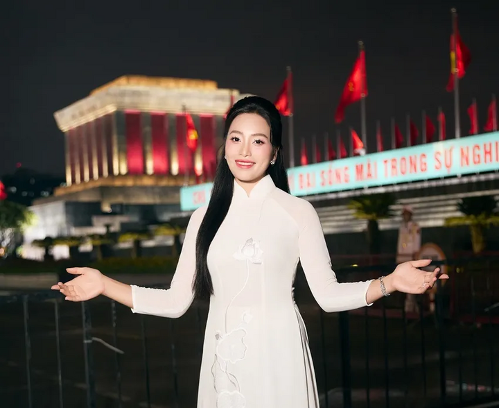 Ca sĩ Huyền Trang.