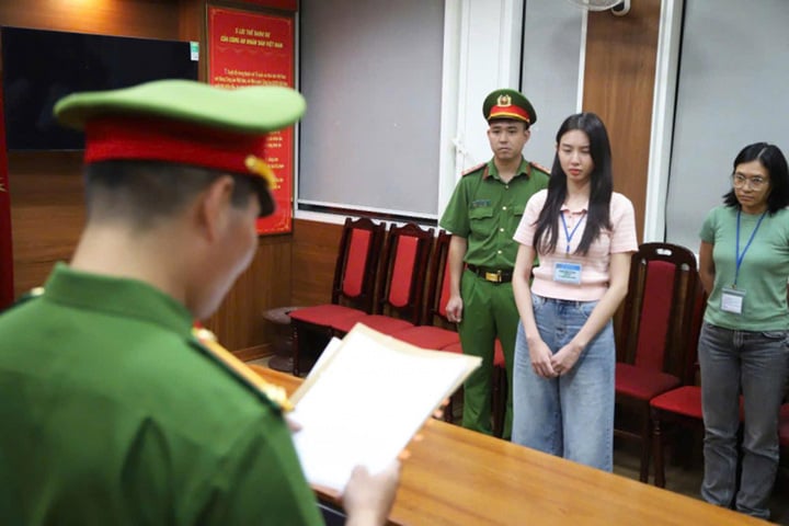 Hoa hậu Nguyễn Thúc Thuỳ Tiên khi bị khởi tố, bắt tạm giam. (Ảnh: Bộ Công an)