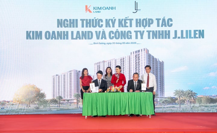 Nghi thức ký kết hợp tác cung cấp sơn thương hiệu Purience cho công trình K-Home New City giữa Kim Oanh Land và J.Lilen.