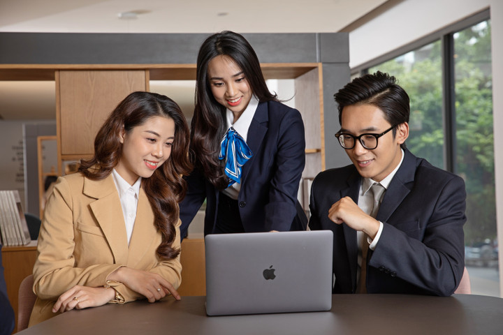 Sử dụng điện hiệu quả: Công sở đi trước, cộng đồng theo sau.