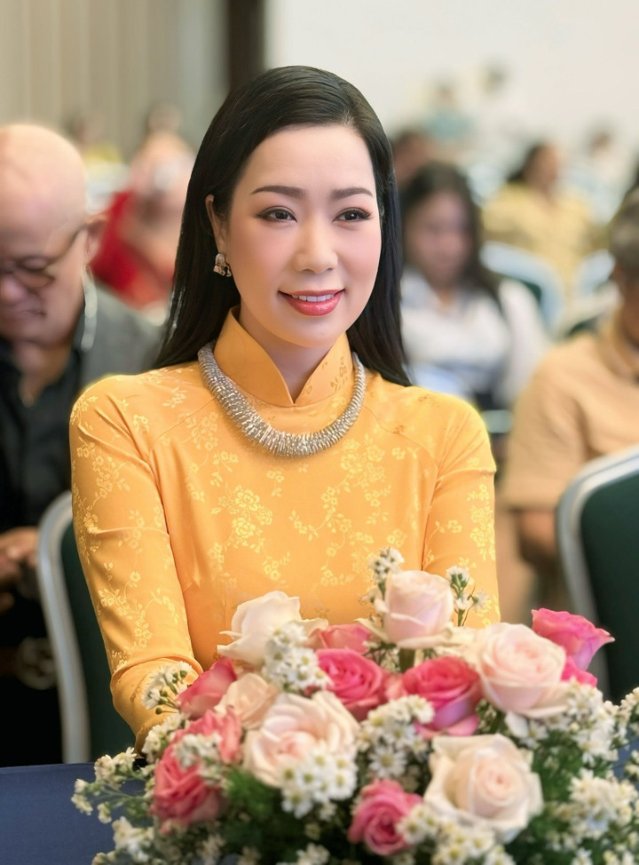 Á hậu Việt Nam đầu tiên được phong nghệ sĩ nhân dân là ai? - 3