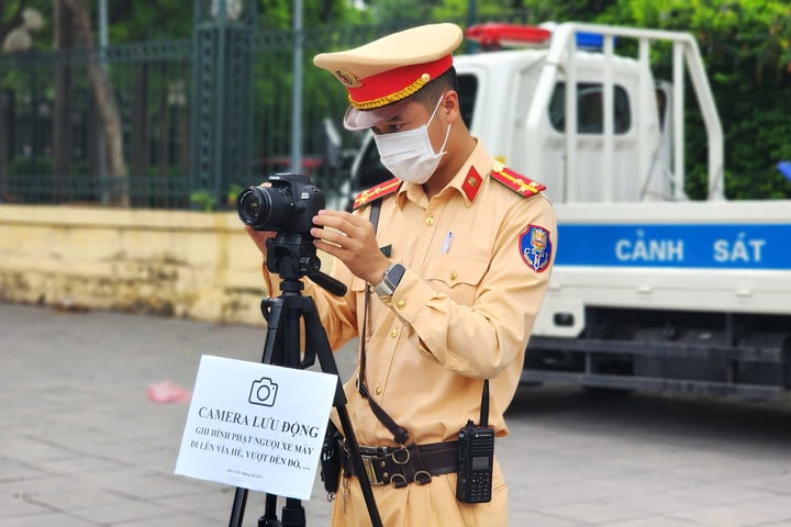 Các hành vi vi phạm chủ yếu như đi lên vỉa hè, vượt đèn đỏ, đi ngược chiều...