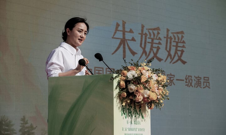 Cô phát hiện bị bệnh khi tham gia bộ phim "Gửi em một đóa hoa nhỏ".