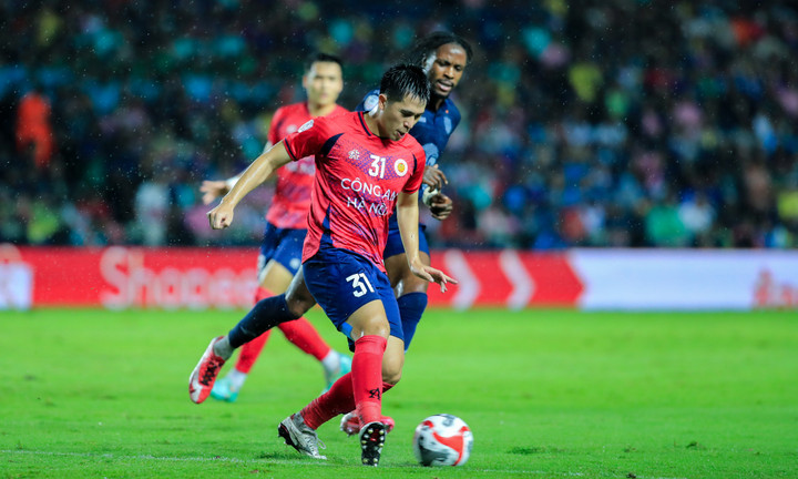 Đình Trọng và đồng đội vẫn rất tập trung.