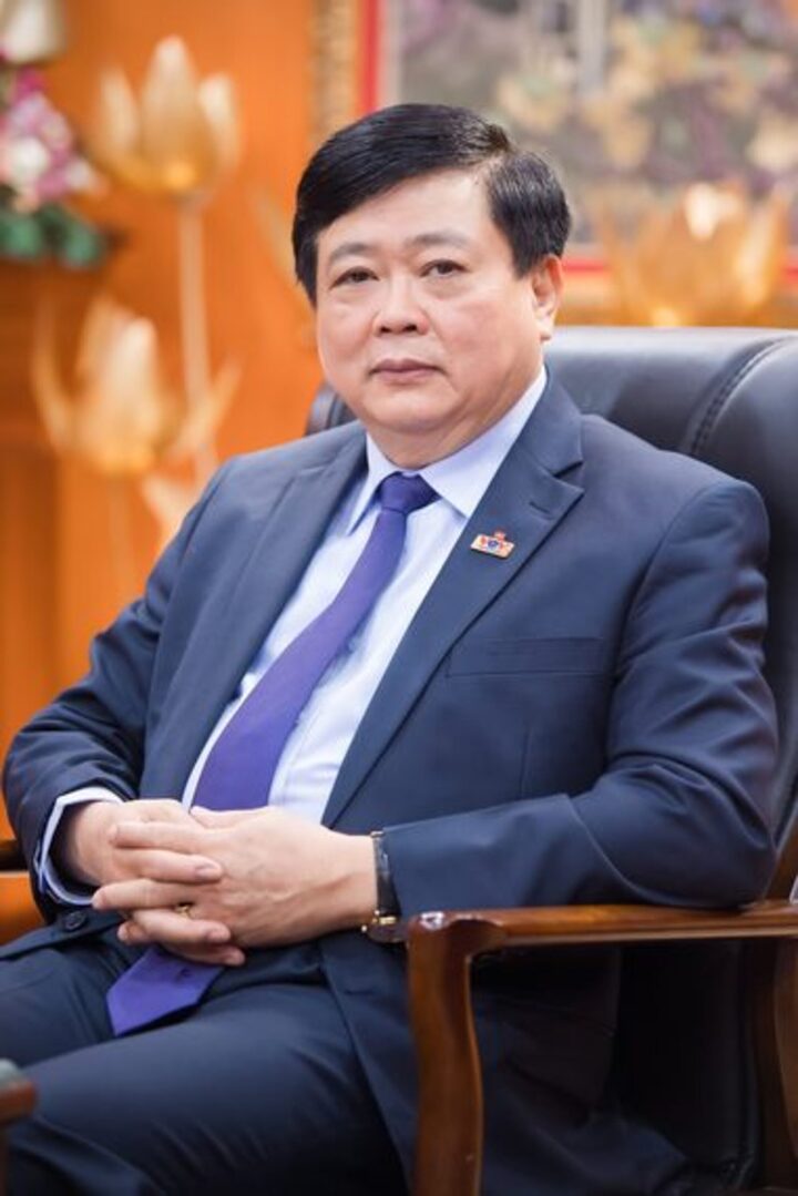 PGS.TS, nhà văn Nguyễn Thế Kỷ.
