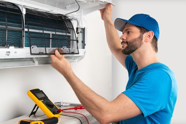 Vệ sinh và bảo dưỡng thường xuyên giúp điều hòa làm lạnh nhanh chóng, hoạt động ổn định, bền bỉ và tiết kiệm điện. (Ảnh: Gibson Heating)