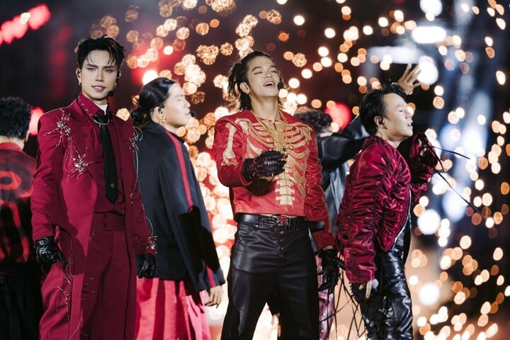 Phim tái hiện không khí concert bùng nổ.