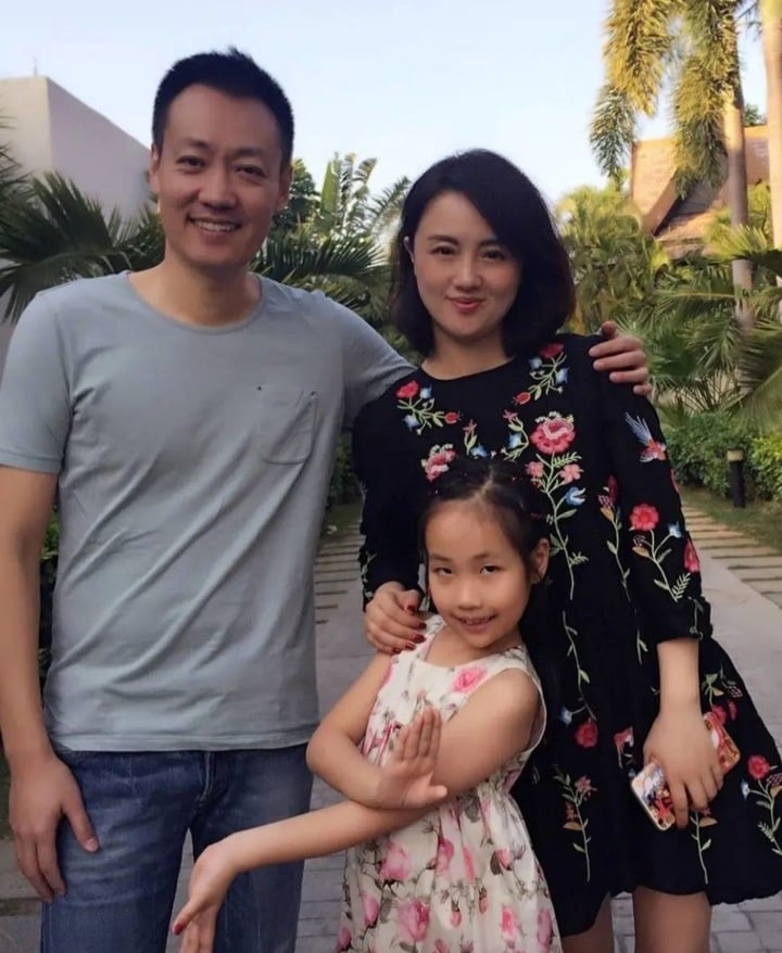 Chu Viên Viên cùng chồng và con gái nhỏ.
