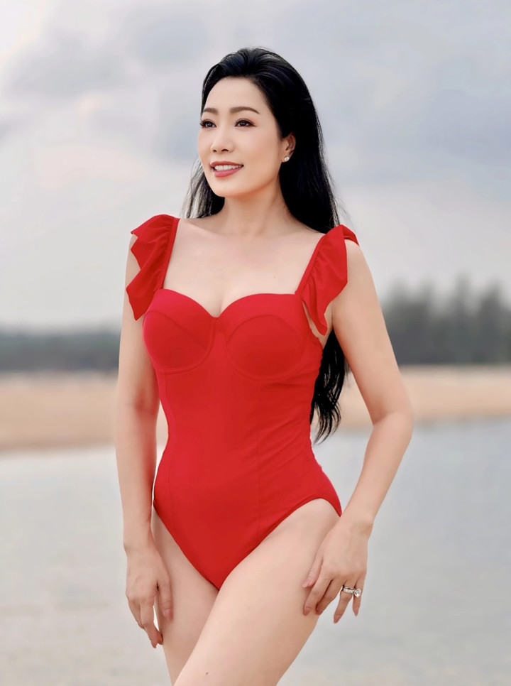 Á hậu Việt Nam đầu tiên được phong nghệ sĩ nhân dân là ai? - 2