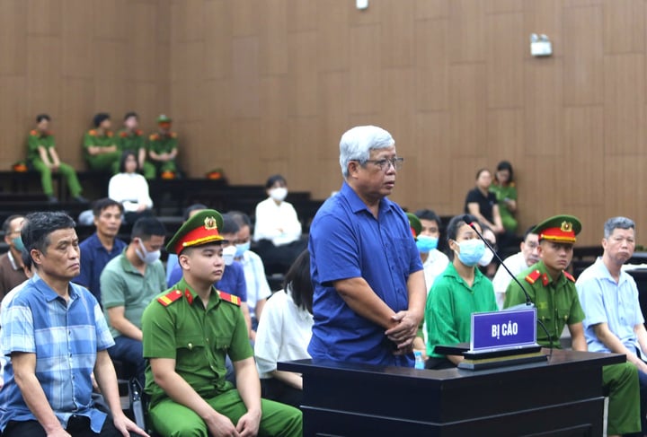 Cựu Thứ trưởng Nguyễn Linh Ngọc tại toà.