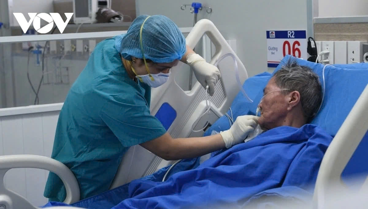 Các bệnh viện bố trí các khu riêng chăm sóc bệnh nhân mắc COVID-19 (Ảnh minh hoạ)