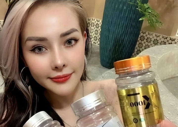 DJ Ngân 98 giới thiệu các viên uống giảm cân trên Facebook cá nhân.
