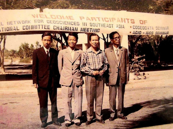 Đồng chí Trần Đức Lương (thứ hai từ trái qua) cùng các thành viên trong đoàn Địa chất Việt Nam tham dự Hội nghị Địa chất Đông Nam Á (GEOSEA) tại Bangkok, Thái Lan năm 1978. (Ảnh: GS.TS. Trần Văn Trị)