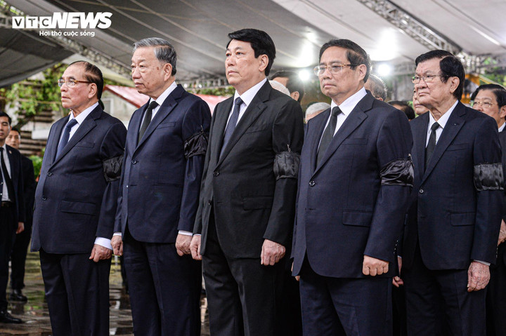 Sáng 24/5, lãnh đạo Đảng, Nhà nước tới viếng nguyên Chủ tịch nước Trần Đức Lương.