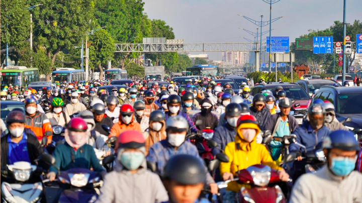 Tại TP.HCM, nguồn phát thải từ giao thông lên đến 13 triệu tấn khí nhà kính CO2 mỗi năm.