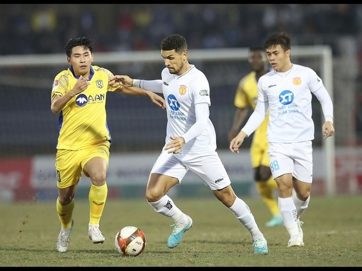 SLNA chạm trán Nam Định tại V-League