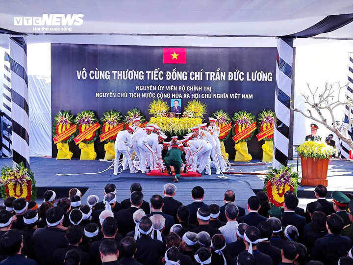 Lễ an táng nguyên Chủ tịch nước Trần Đức Lương tại Quảng Ngãi - 1