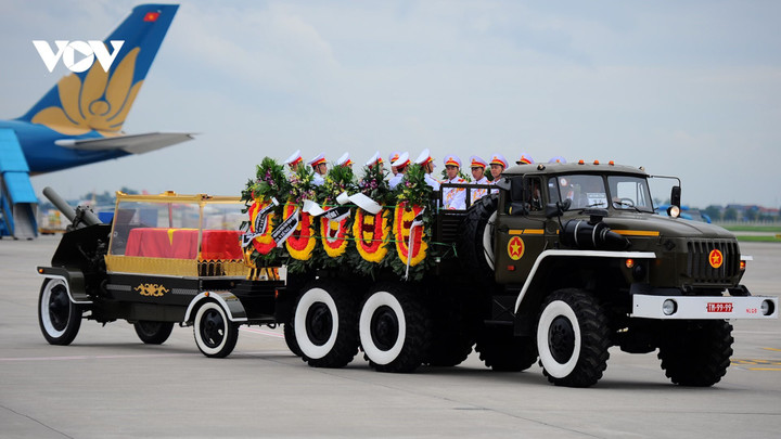 Lễ an táng nguyên Chủ tịch nước Trần Đức Lương tại Quảng Ngãi - 10