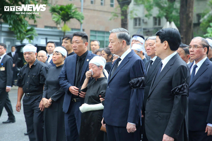 Tổng Bí thư Tô Lâm, Chủ tịch nước Lương Cường và lãnh đạo, nguyên lãnh đạo Đảng, Nhà nước tiễn biệt nguyên Chủ tịch nước Trần Đức Lương.