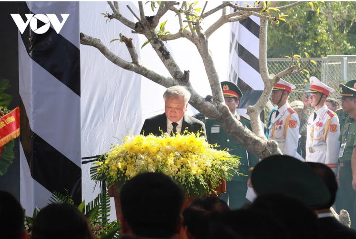 Lễ an táng nguyên Chủ tịch nước Trần Đức Lương tại Quảng Ngãi - 2